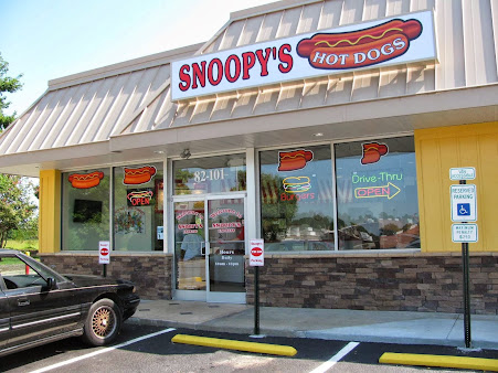 Photo Snoopy's Hot Dogs & More - 17