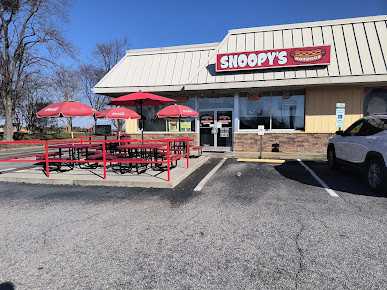 Photo Snoopy's Hot Dogs & More - 22