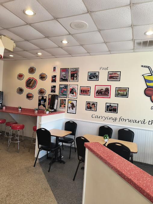 Photo Snoopy's Hot Dogs & More - 24