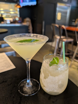 Photo Stack 571 Burger And Whiskey Bar Kirkland - 17