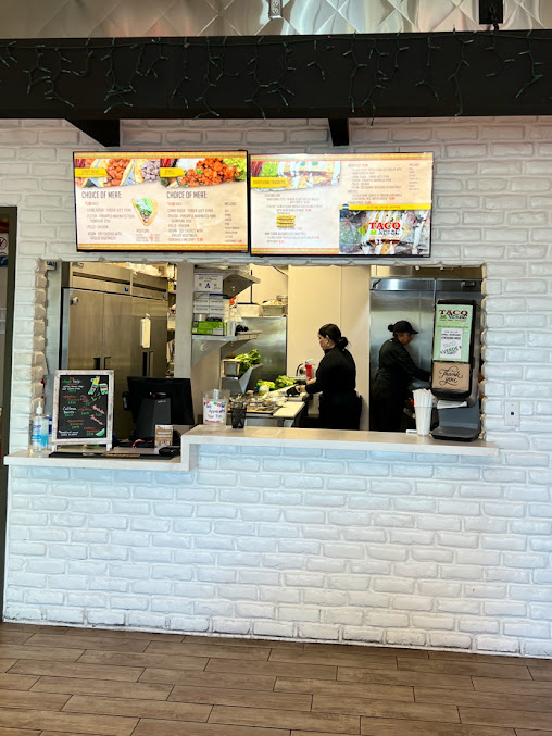 Photo Taco Verde And Salsa Bar - 16
