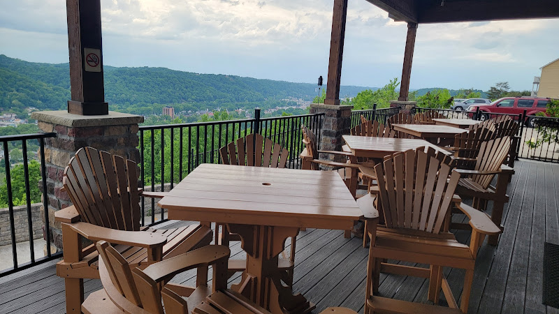 The Lookout Bar Grill At Eagle View
