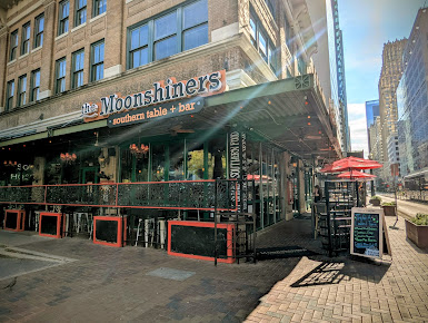Photo The Moonshiners Southern Table + Bar - 28