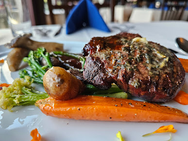 Photo The Water's Edge Restaurant - 11