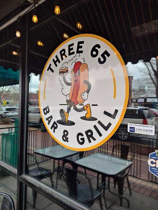 Photo Three65 Bar & Grill - 20