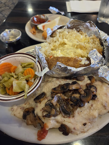 Photo Tinys Family Restaurant And Lounge - 21