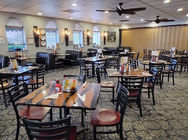 Photo Tinys Family Restaurant And Lounge - 27