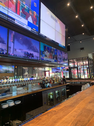 Photo Tonys Sports Bar And Grill - 12
