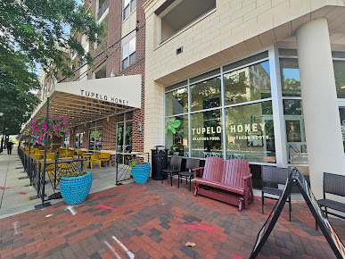 Photo Tupelo Honey Southern Kitchen & Bar - 16