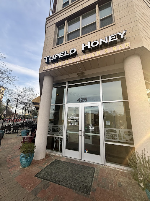Photo Tupelo Honey Southern Kitchen & Bar - 17