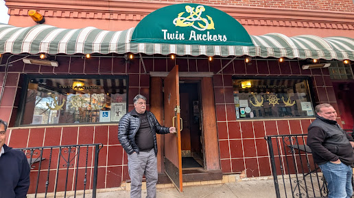 Photo Twin Anchors Restaurant & Tavern - 27
