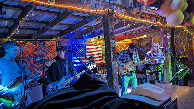 Photo Two Trees Sports Bar Grill - 9