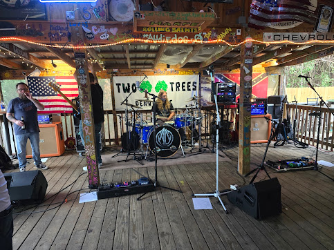Photo Two Trees Sports Bar Grill - 13