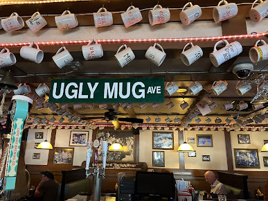 Photo Ugly Mug Bar & Restaurant - 25