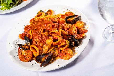 Photo Vic's Italian Restaurant & Pizzeria - 28