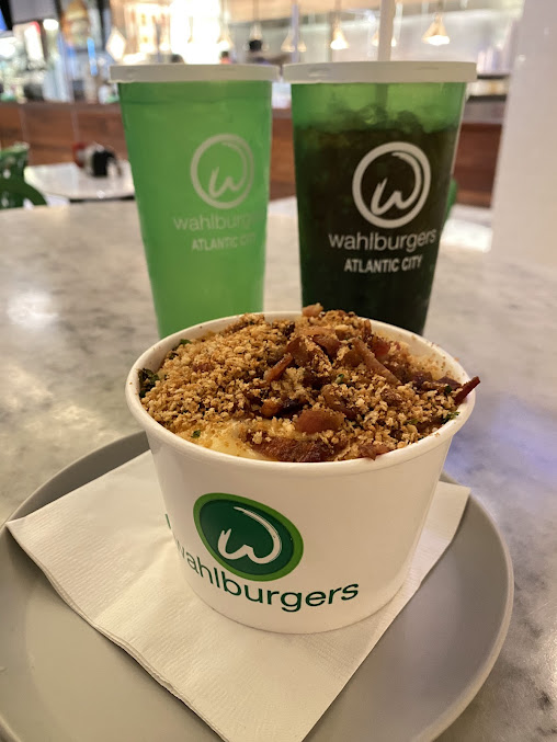 Photo Wahlburgers - 10