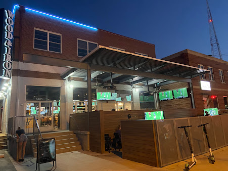 Photo Wood Iron Gameday Restaurant And Bar - 11
