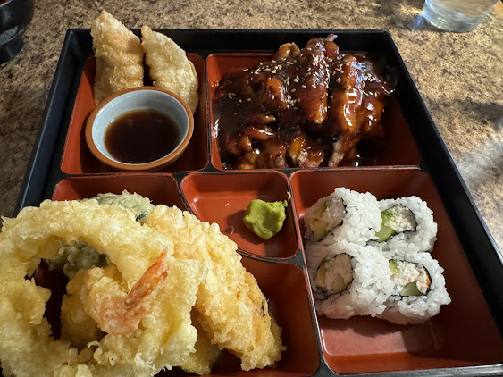 Photo Zen Zen Sushi And Teriyaki - 16