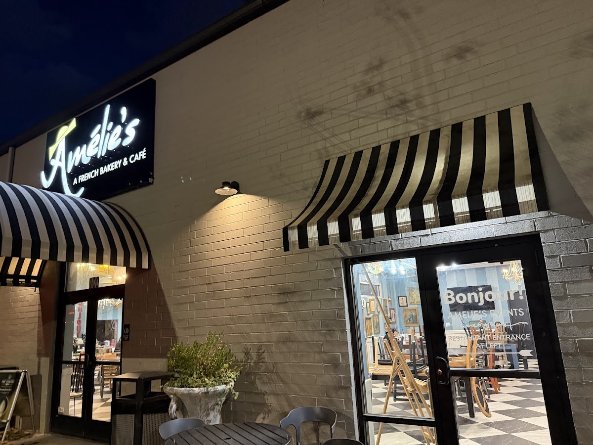 Amélie's French Bakery & Café
