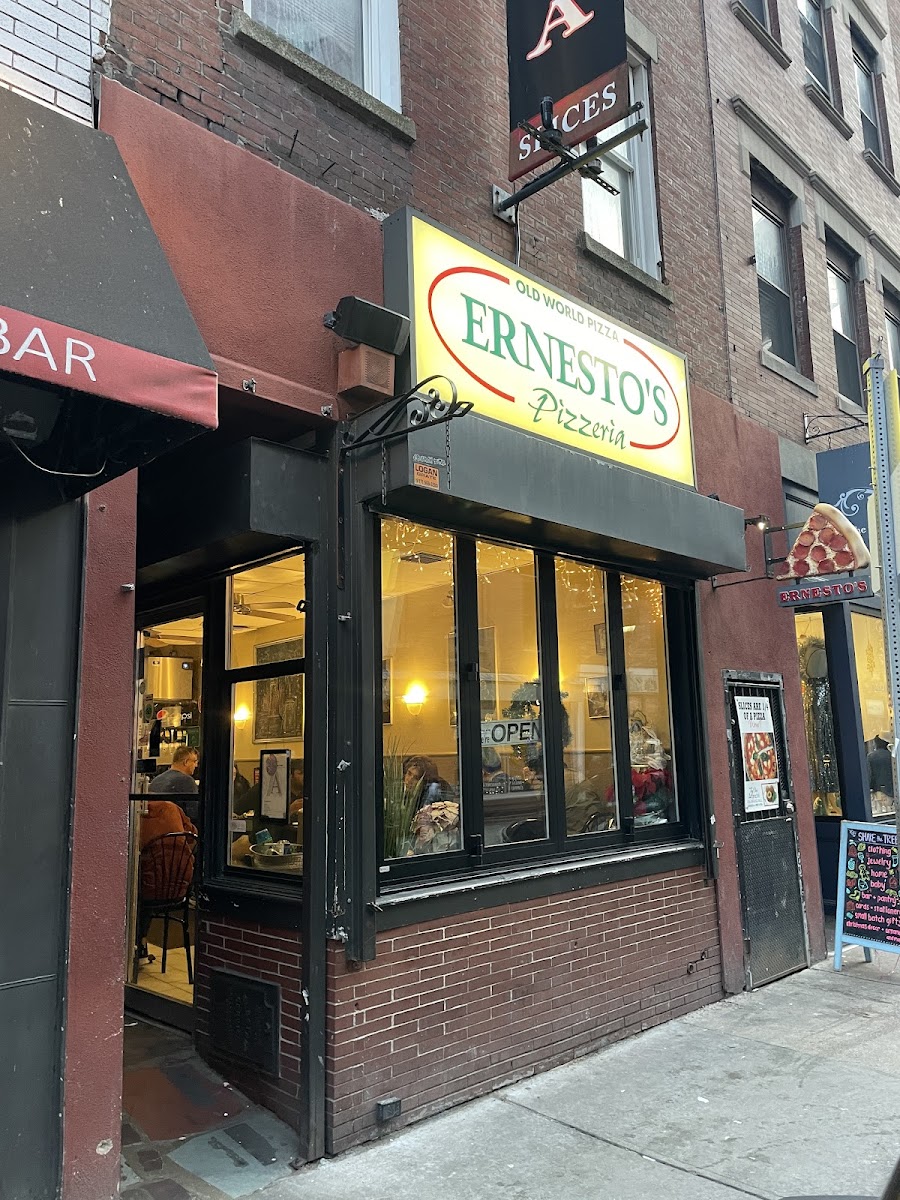 Ernesto's Pizza
