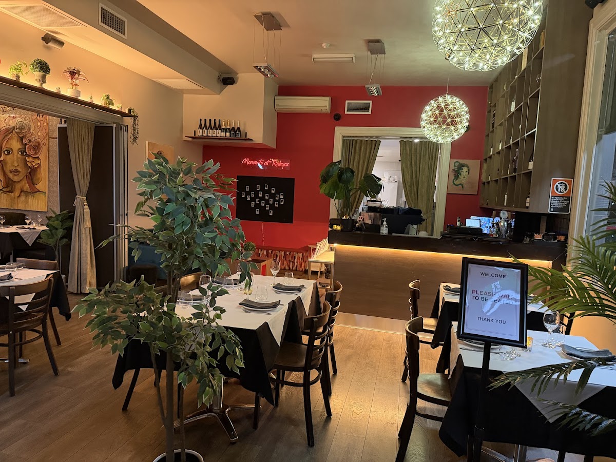 Rubyos Restaurant & Bar